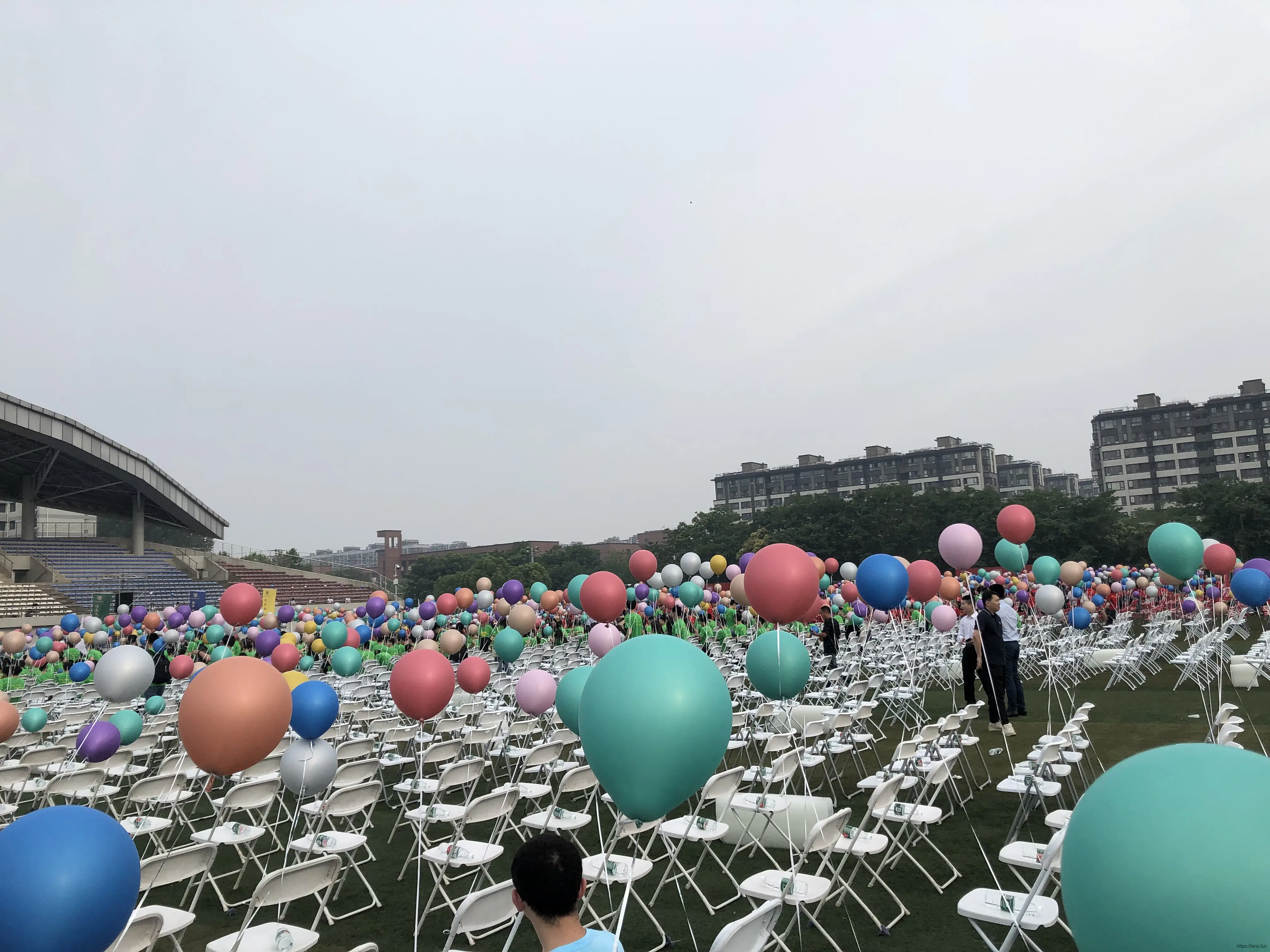 毕业典礼-放飞气球